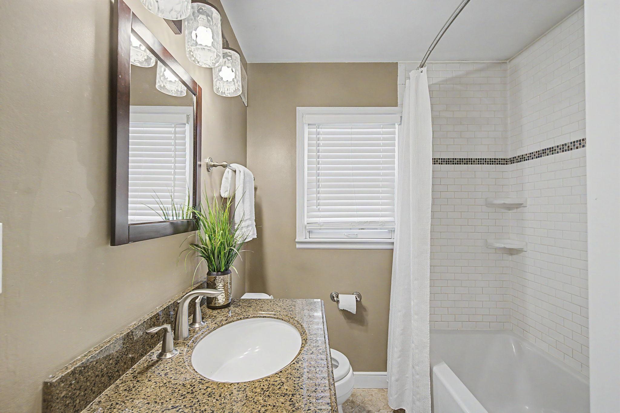 Main Floor Full Bath