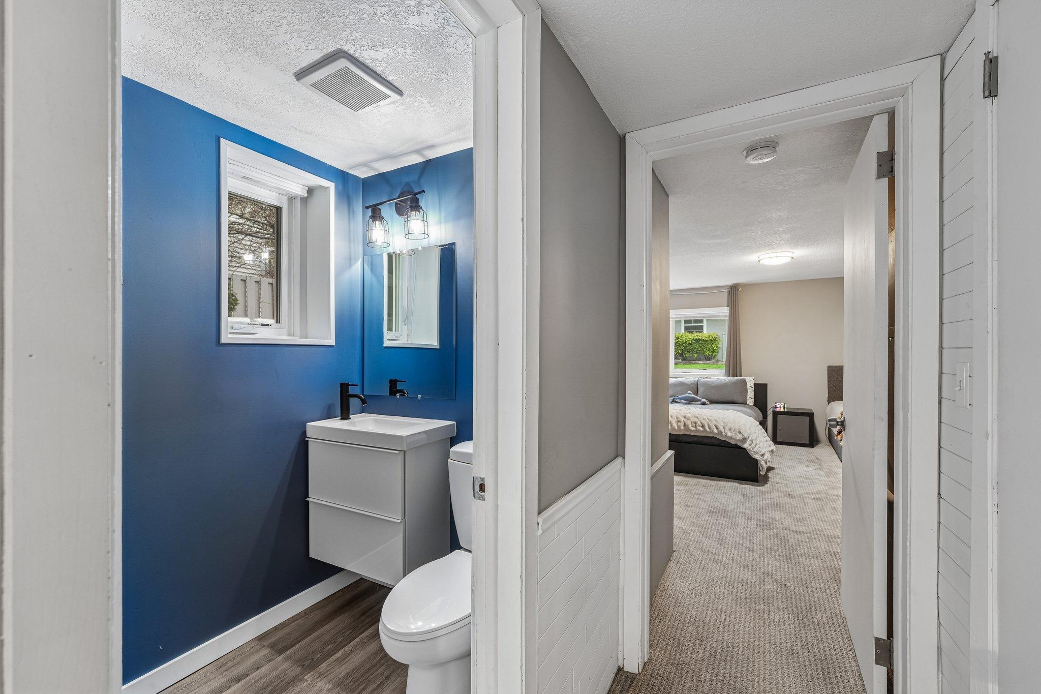 Lower level 3/4 bathroom