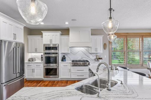 1010 Drake Court, Maple Plain, MN 55359