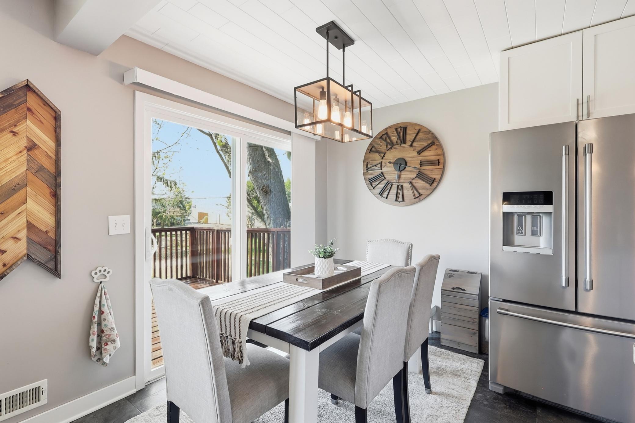 Dining room, to Deck