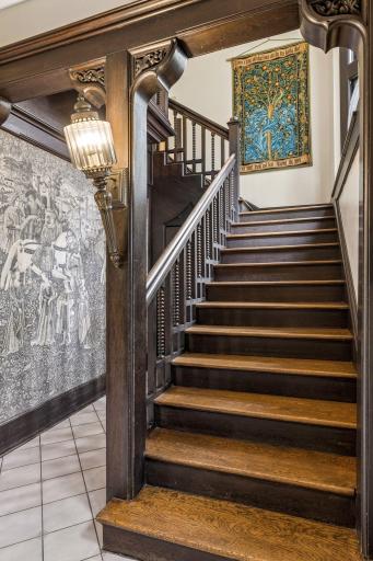 502 Grand Hill, Saint Paul, MN 55102