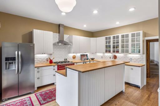 502 Grand Hill, Saint Paul, MN 55102
