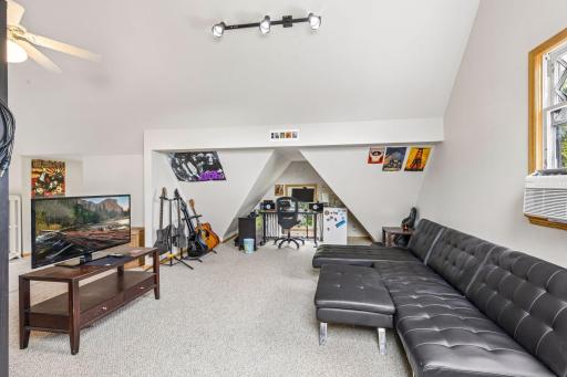 502 Grand Hill, Saint Paul, MN 55102