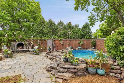 502 Grand Hill, Saint Paul, MN 55102