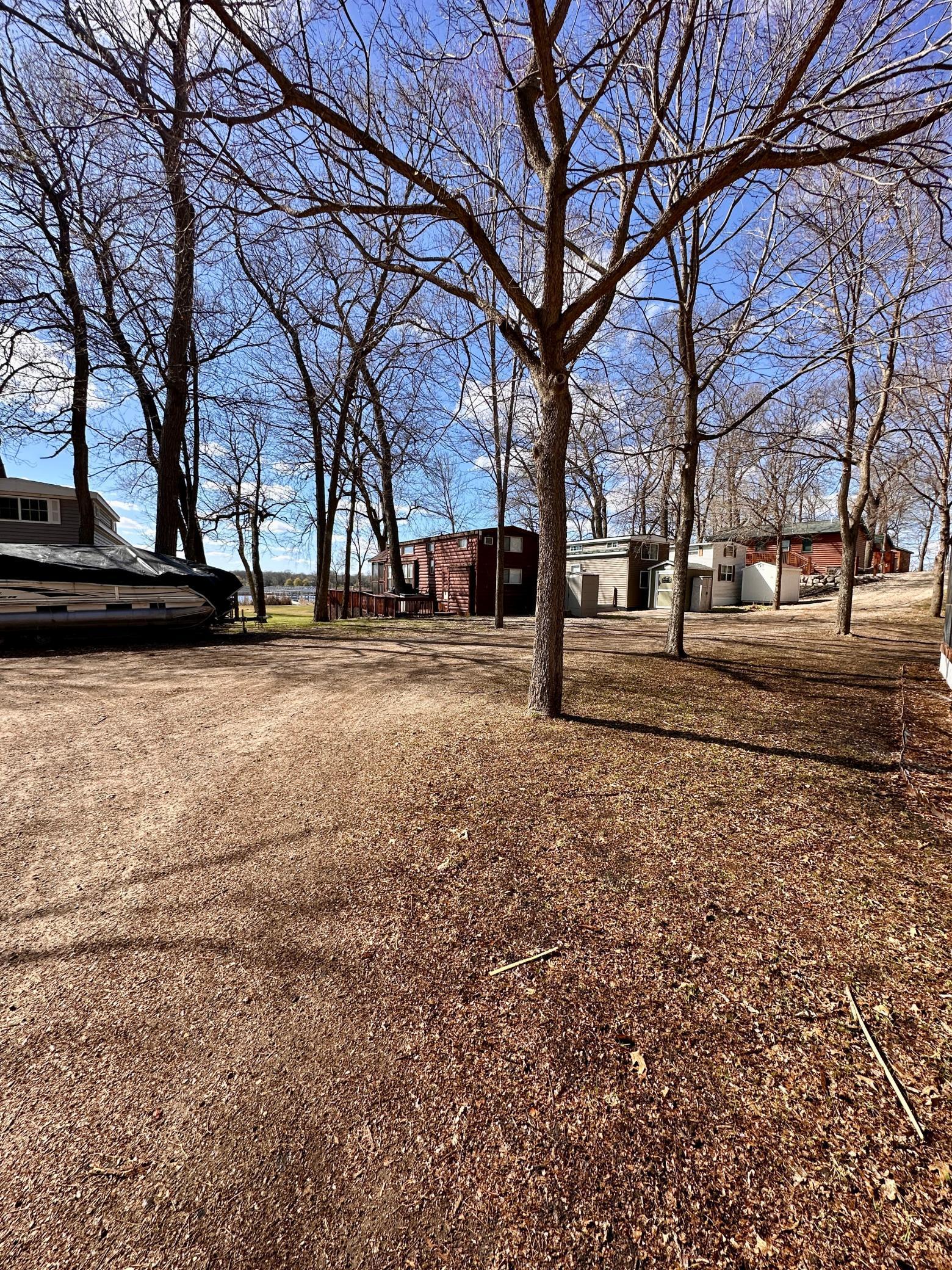 This unit has no one next to them, so nice open space to play games.