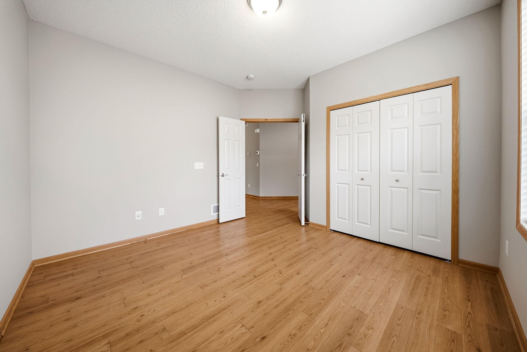 Bedroom/ Office