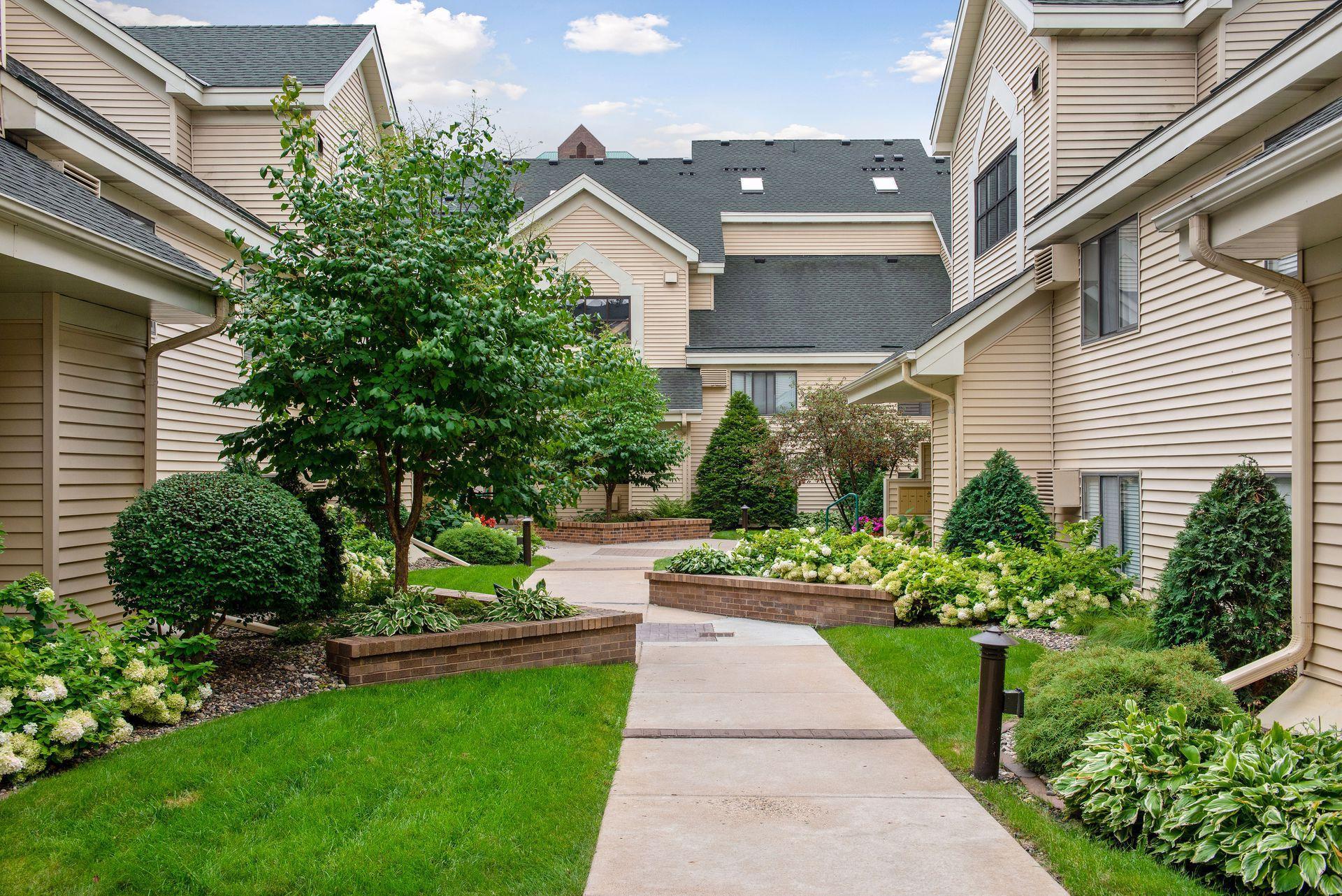 7622 York Ave - Spacecrafting - 0042.jpg