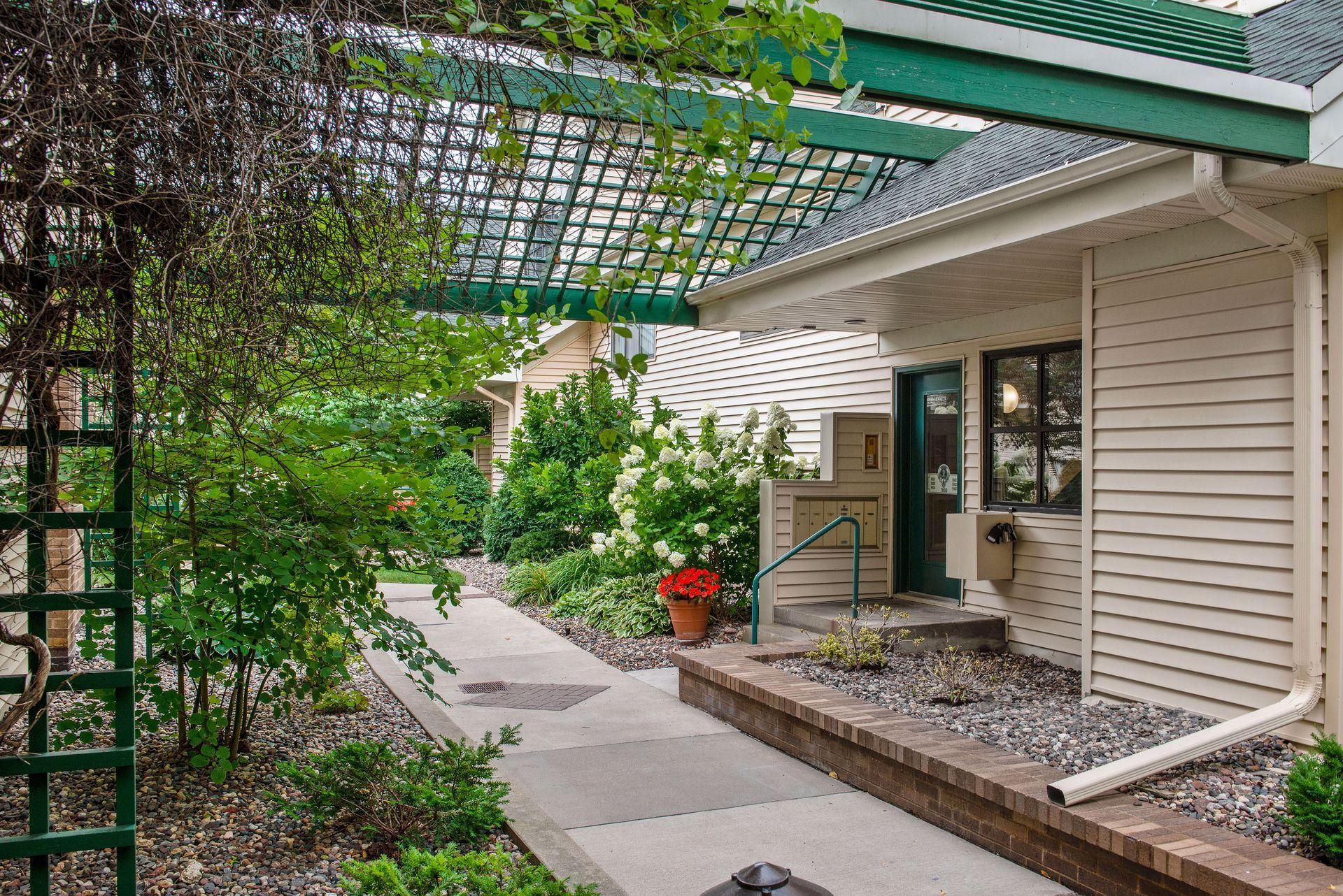 7622 York Ave - Spacecrafting - 0041.jpg