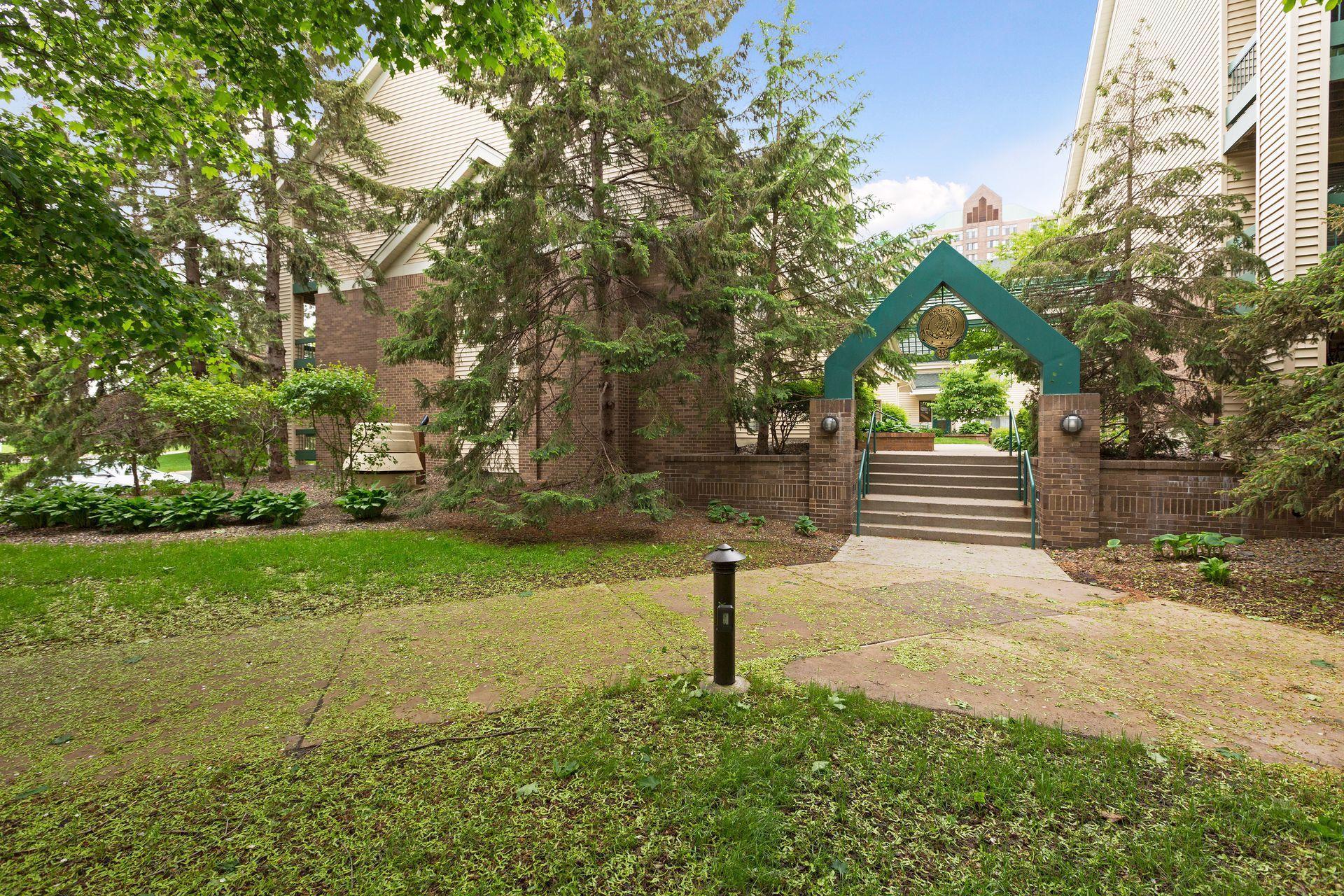 7622 York Ave - Spacecrafting - 0033.jpg