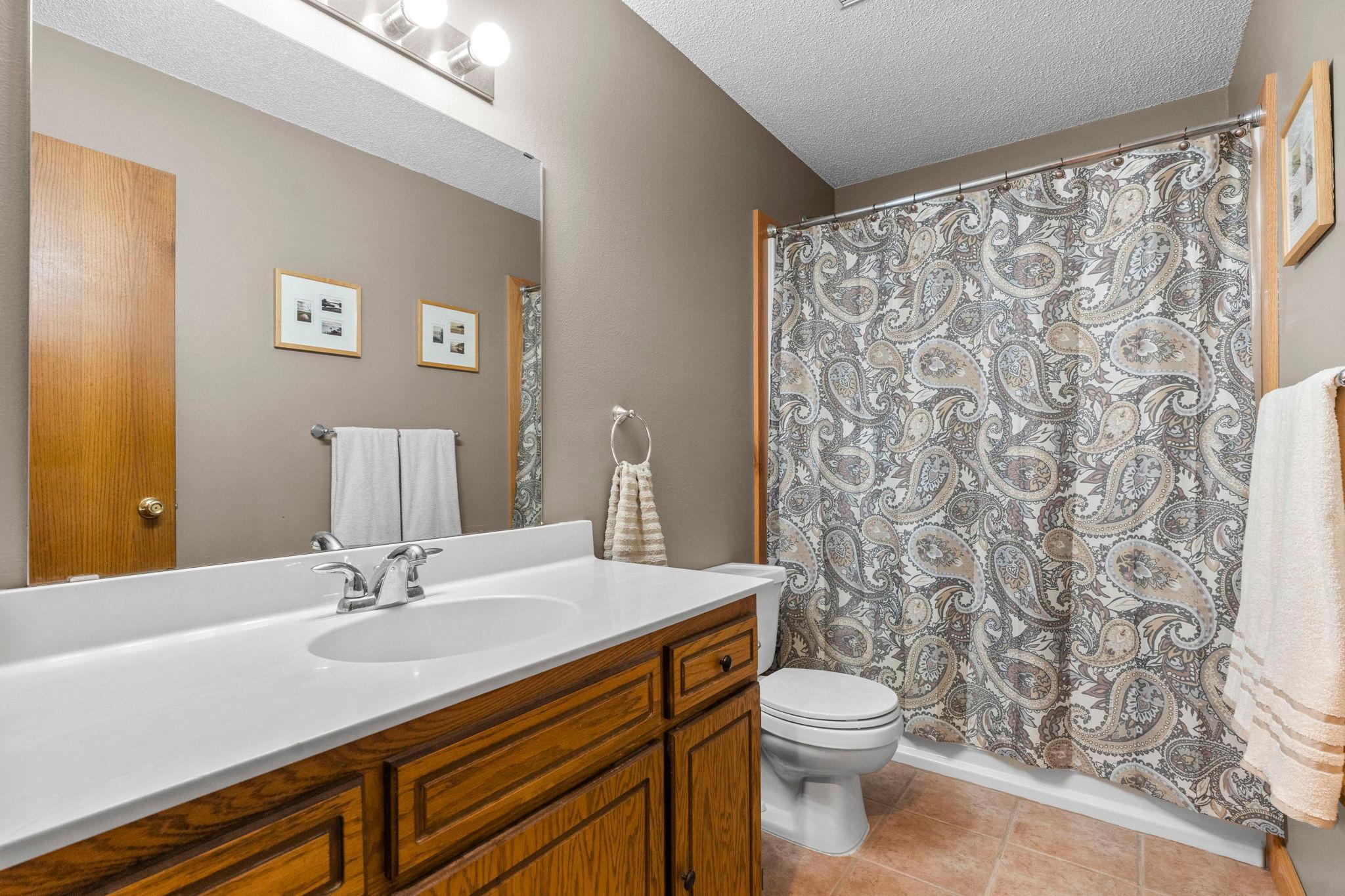 Upper level full bath
