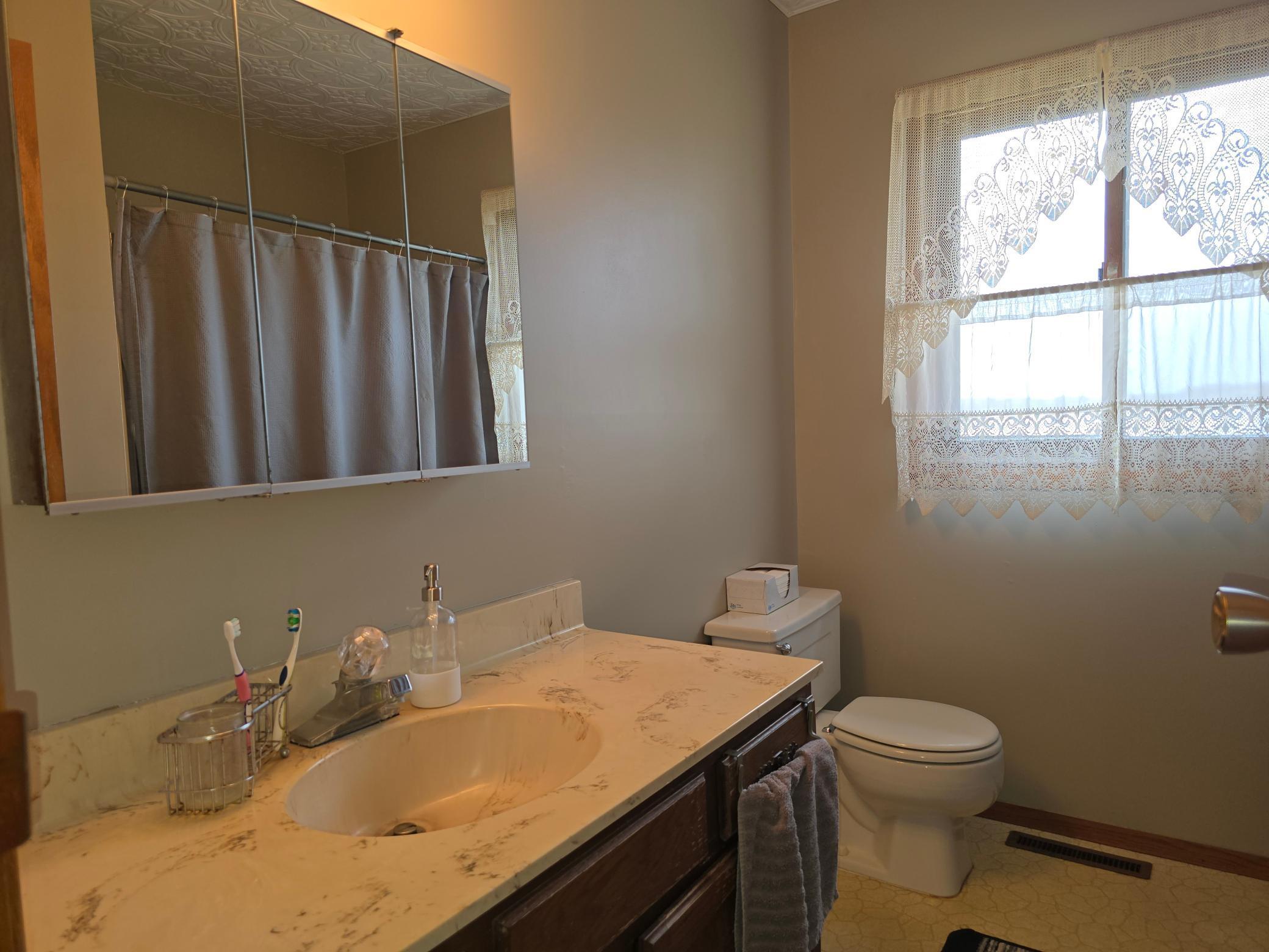 Main floor full bath