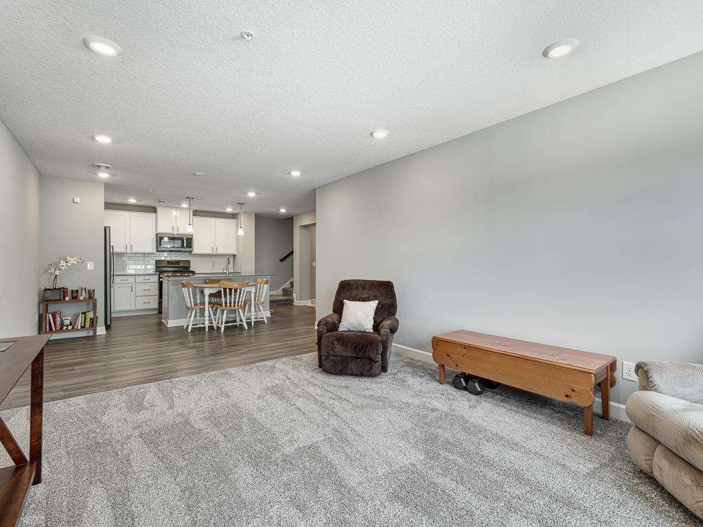 3 - Living Room.jpg