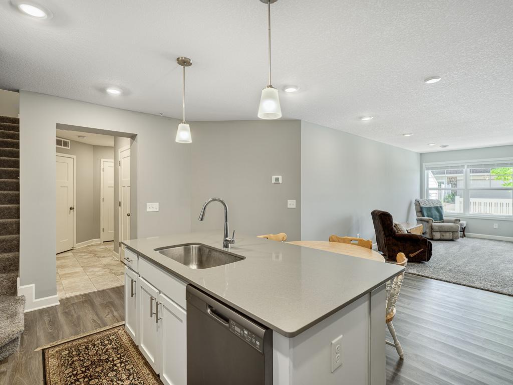 11 - Kitchen.jpg