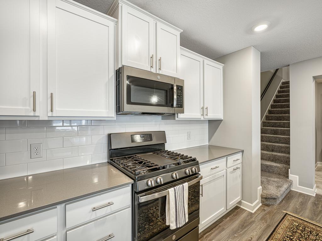 10 - Kitchen.jpg