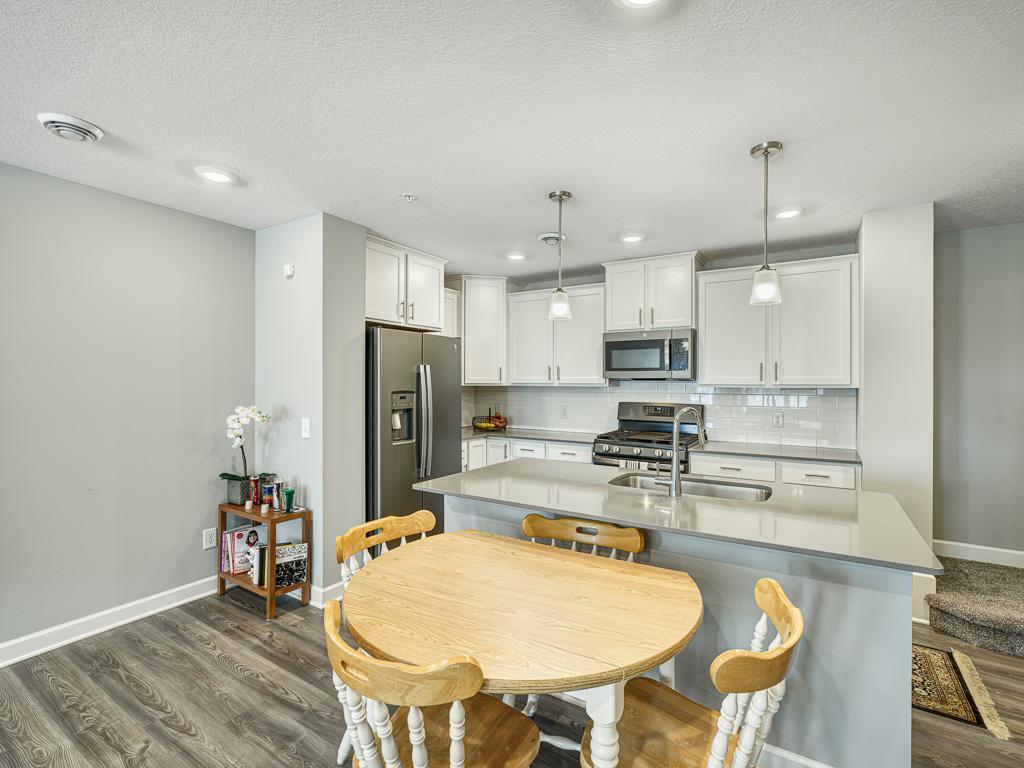 8 - Kitchen.jpg