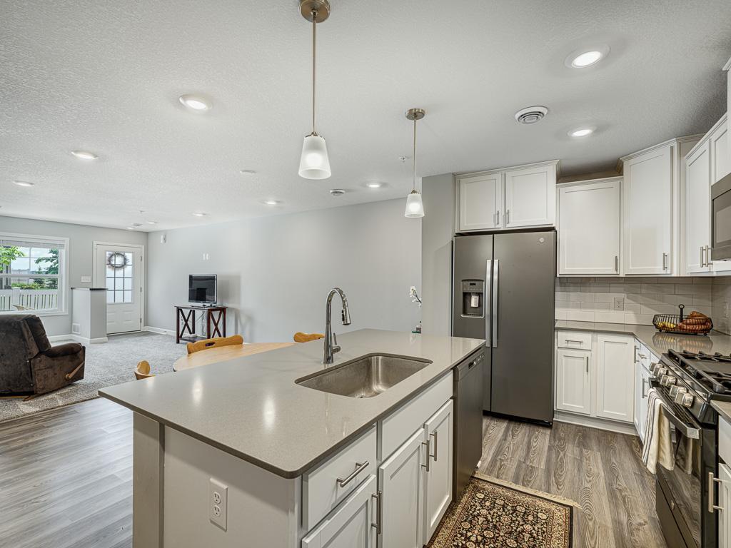 9 - Kitchen.jpg