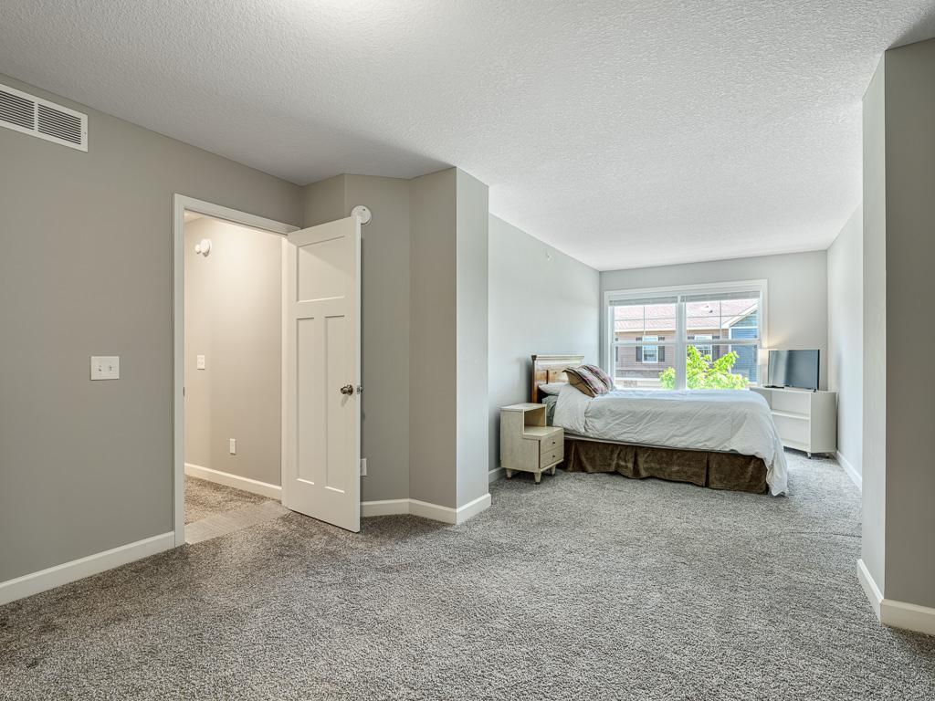 20 - Primary Bedroom.jpg