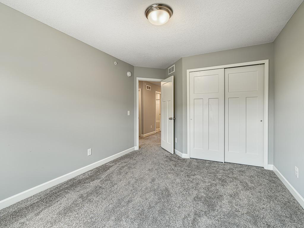 17 - Bedroom.jpg