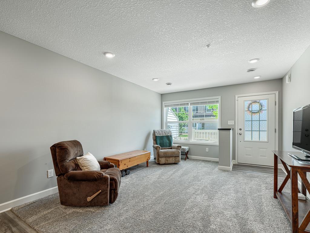 4 - Living Room.jpg