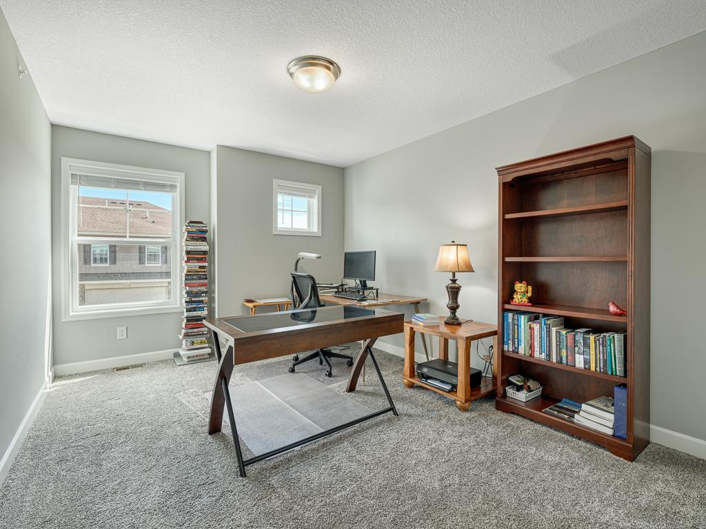 18 - Bedroom.jpg