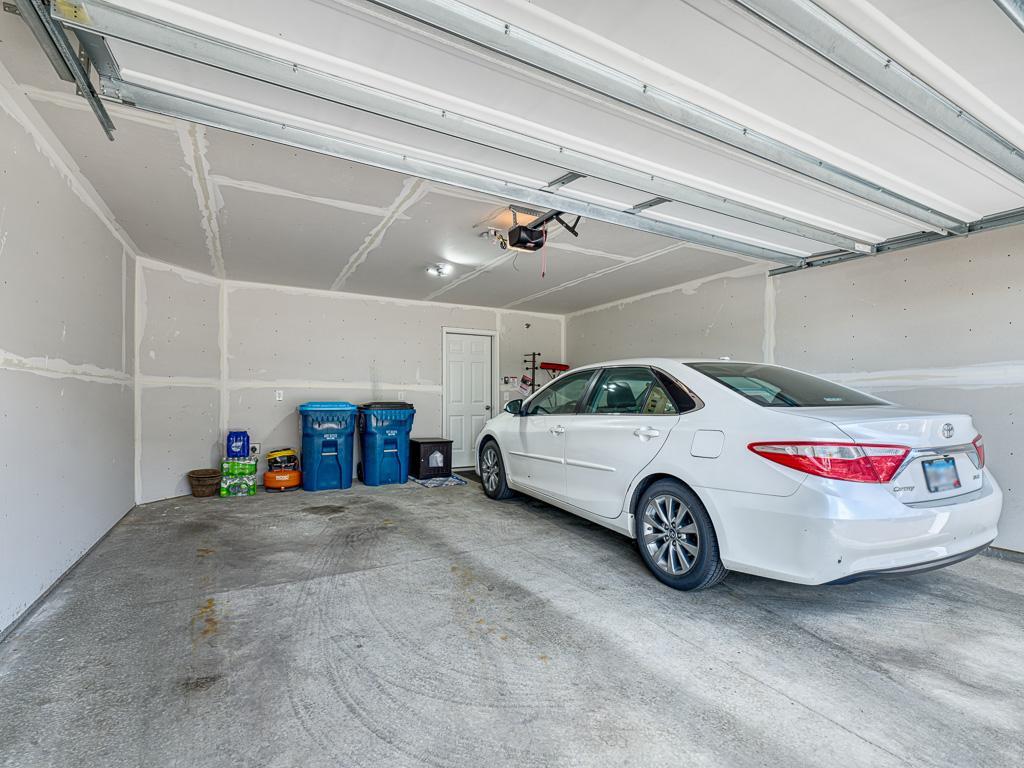 25 - Garage.jpg