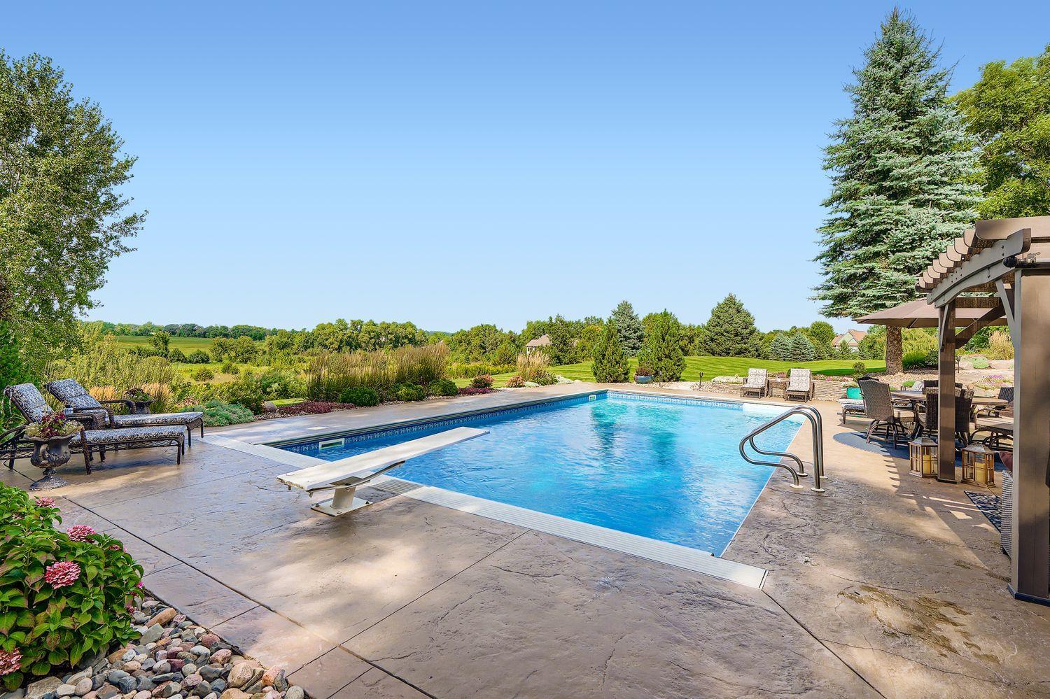 6260 Broadview Dr - Web Quality - 014 - 17 Exterior Pool.jpg