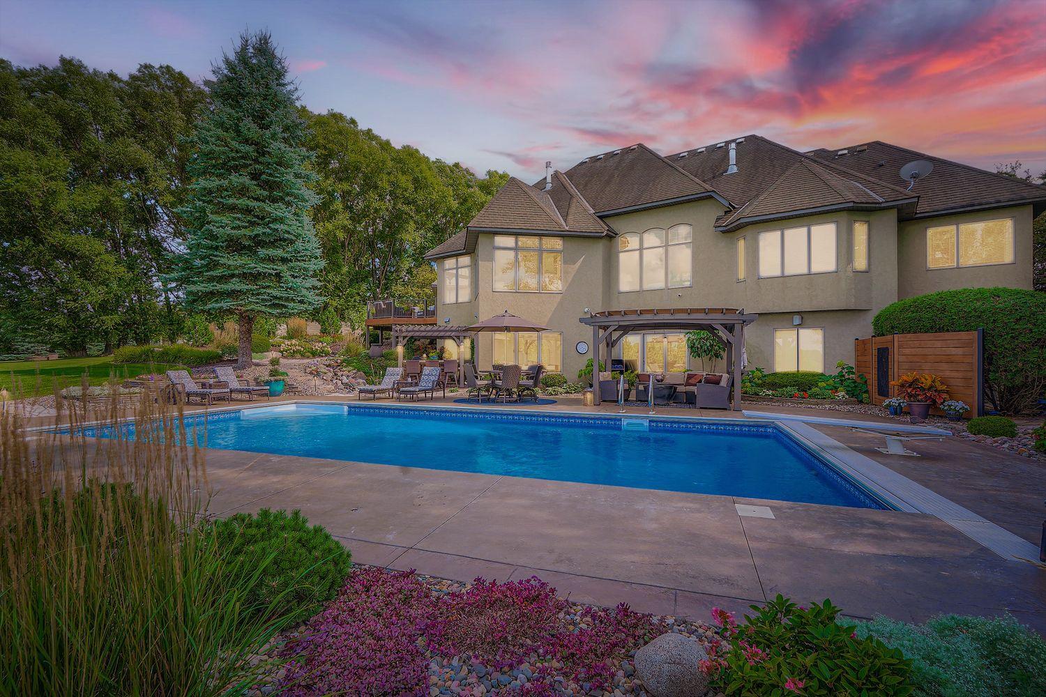 6260 Broadview Dr - Web Quality - 010 - 11 Exterior Rear-2.jpg