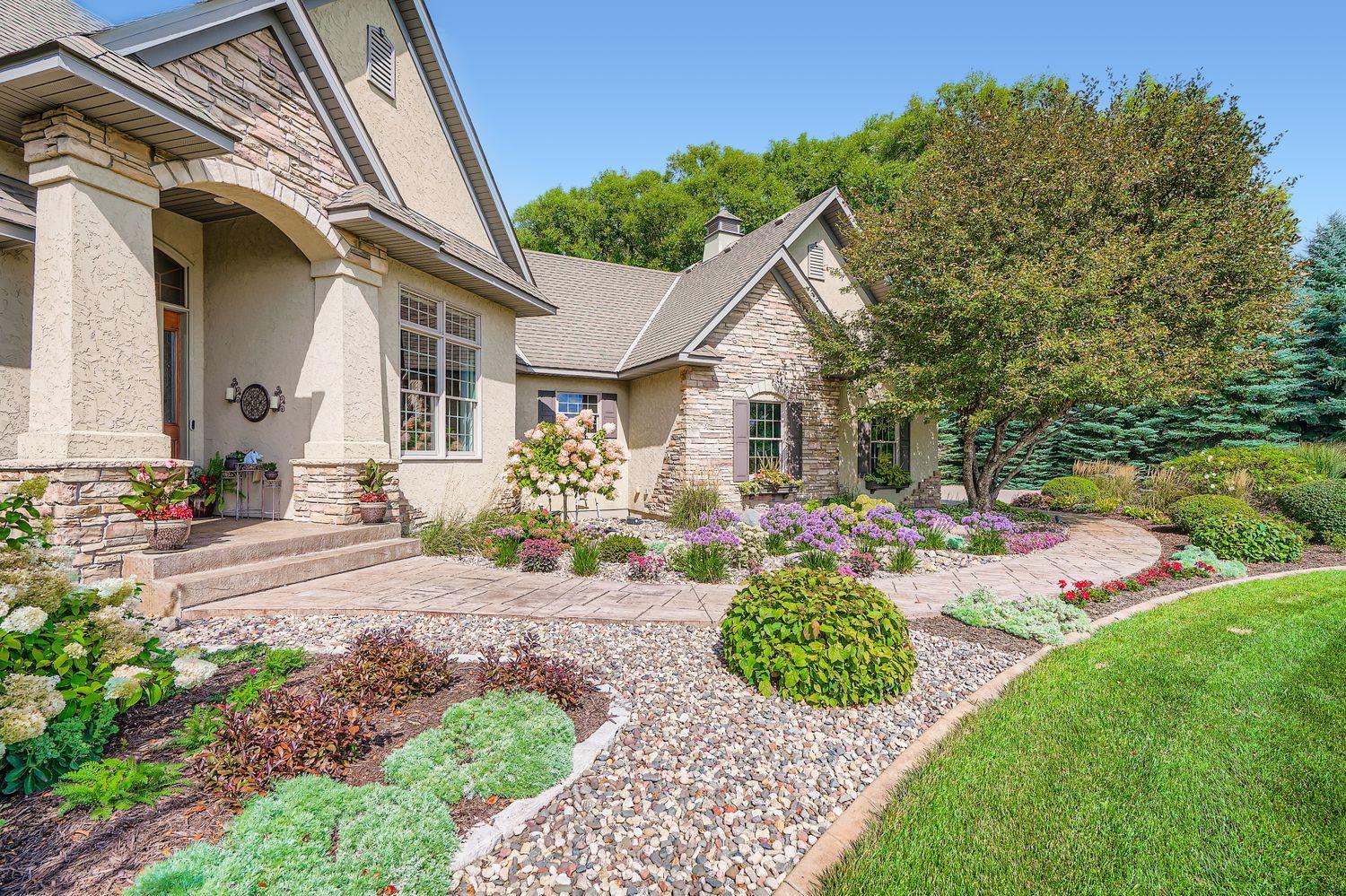 6260 Broadview Dr - Web Quality - 005 - 05 Exterior Front.jpg