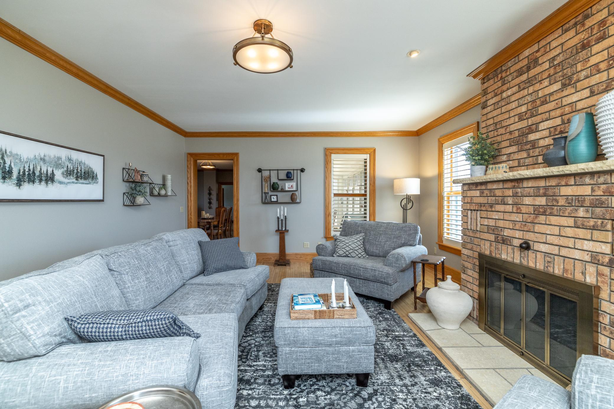 Beautiful oak trim and crown molding