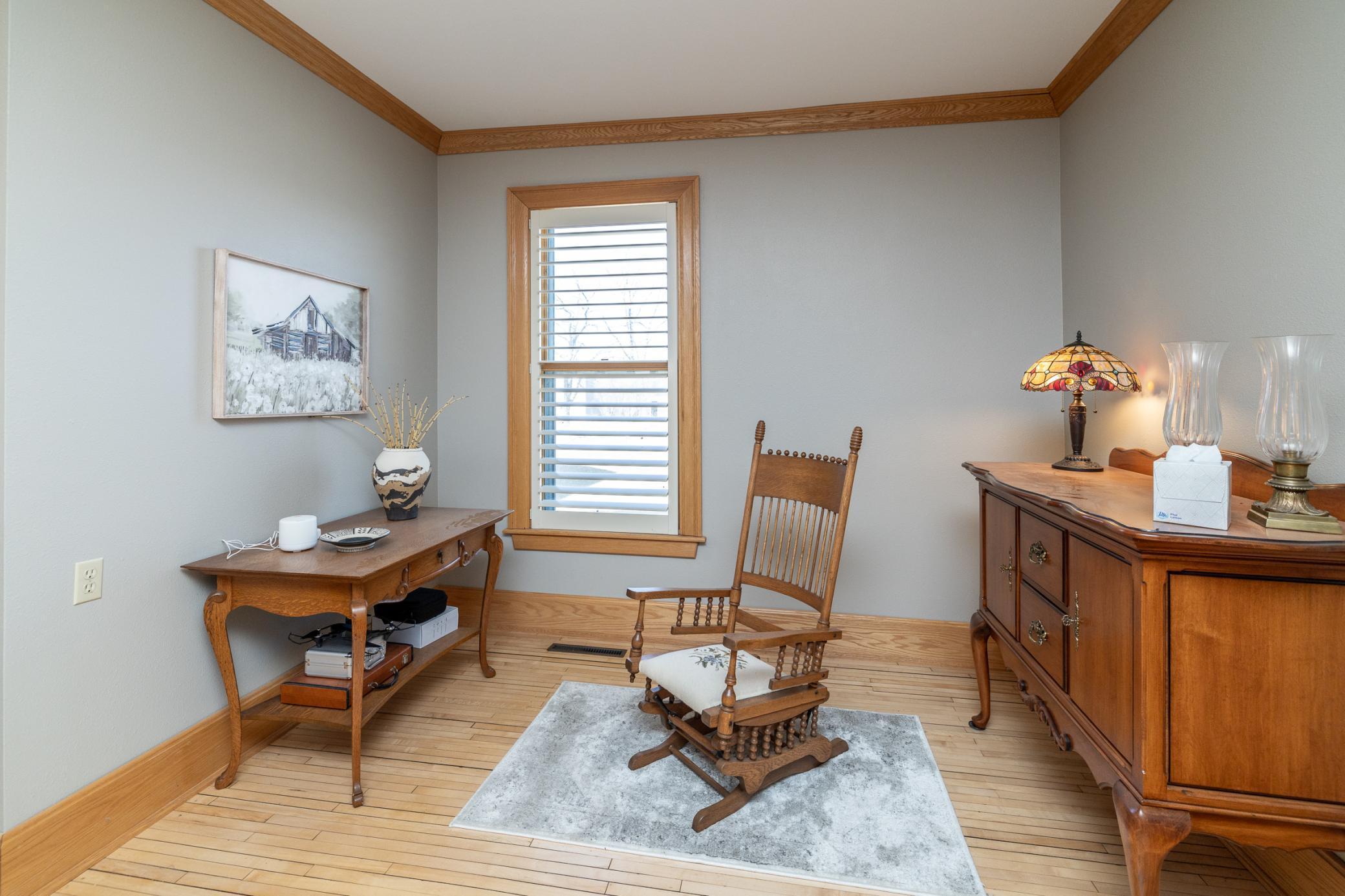 Separate sitting area off of formal dining room