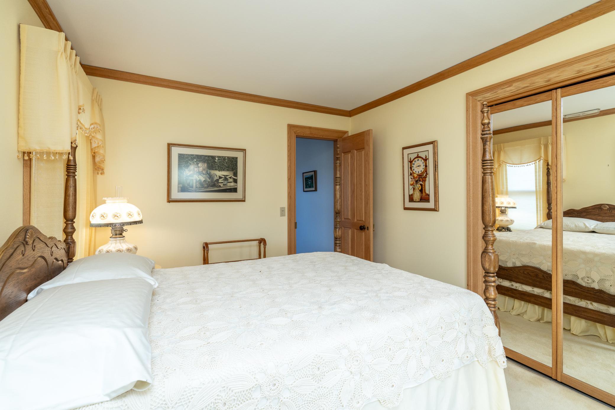 14 x 10 bedroom with Solid Oak four panel doors and crown molding