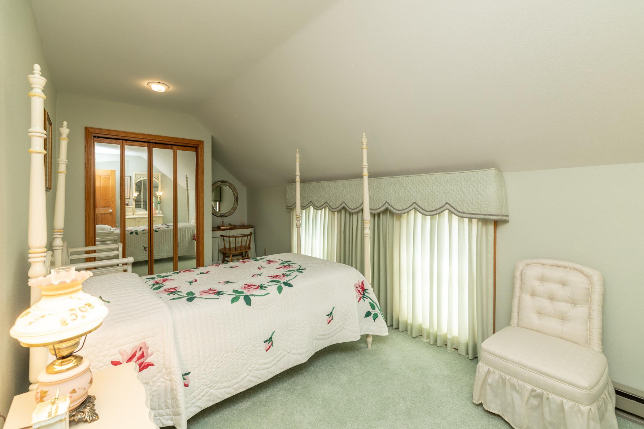 19 x 9 upper level secondary bedroom