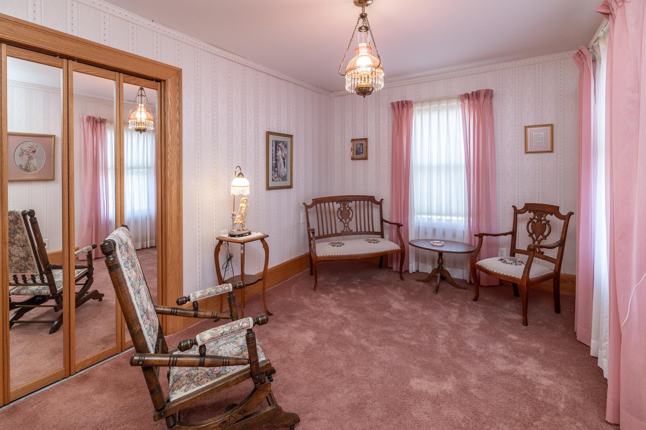 9" oak base trim throughout