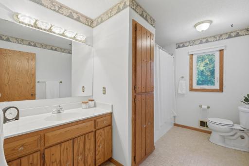 7010 W 83rd Street, Bloomington, MN 55438