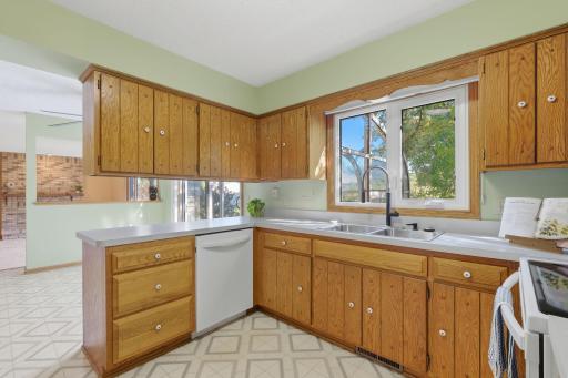 7010 W 83rd Street, Bloomington, MN 55438