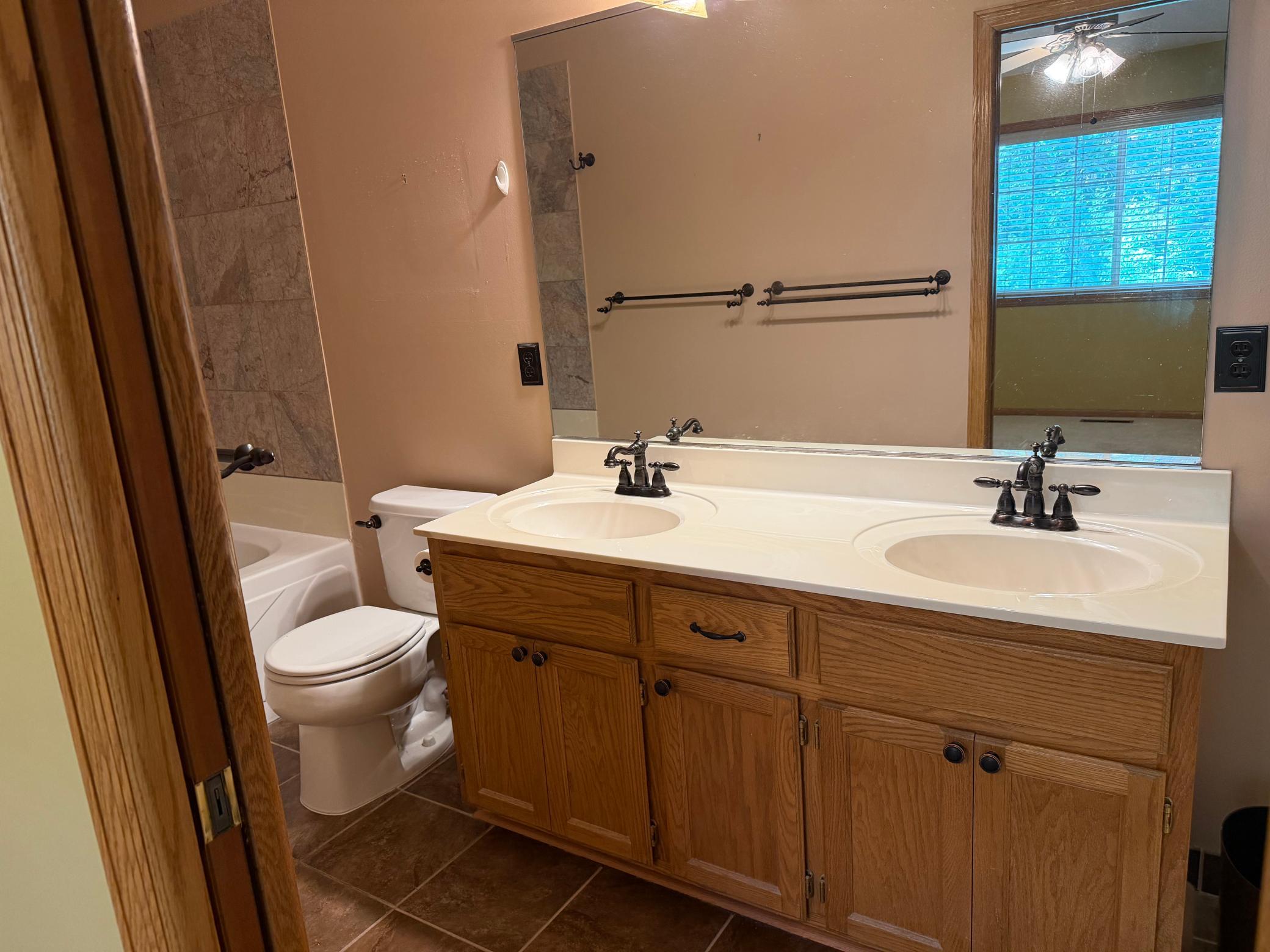 Primary bath / dual vanity sinks