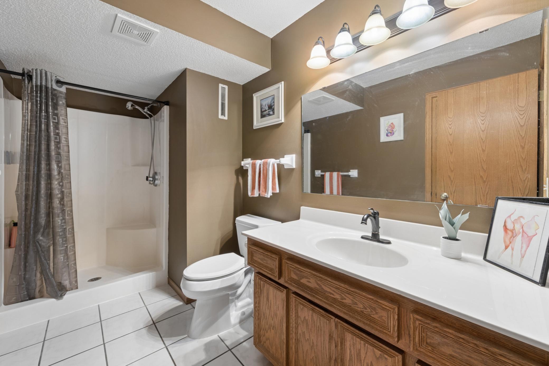 Lower level 3/4 bath.