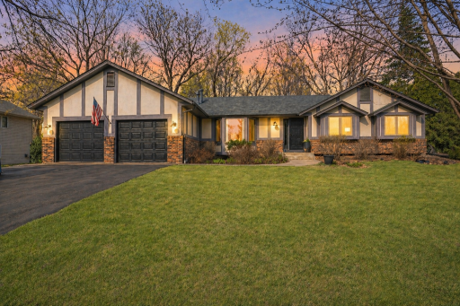 Large private lot*Updated rambler in a private neighborhood