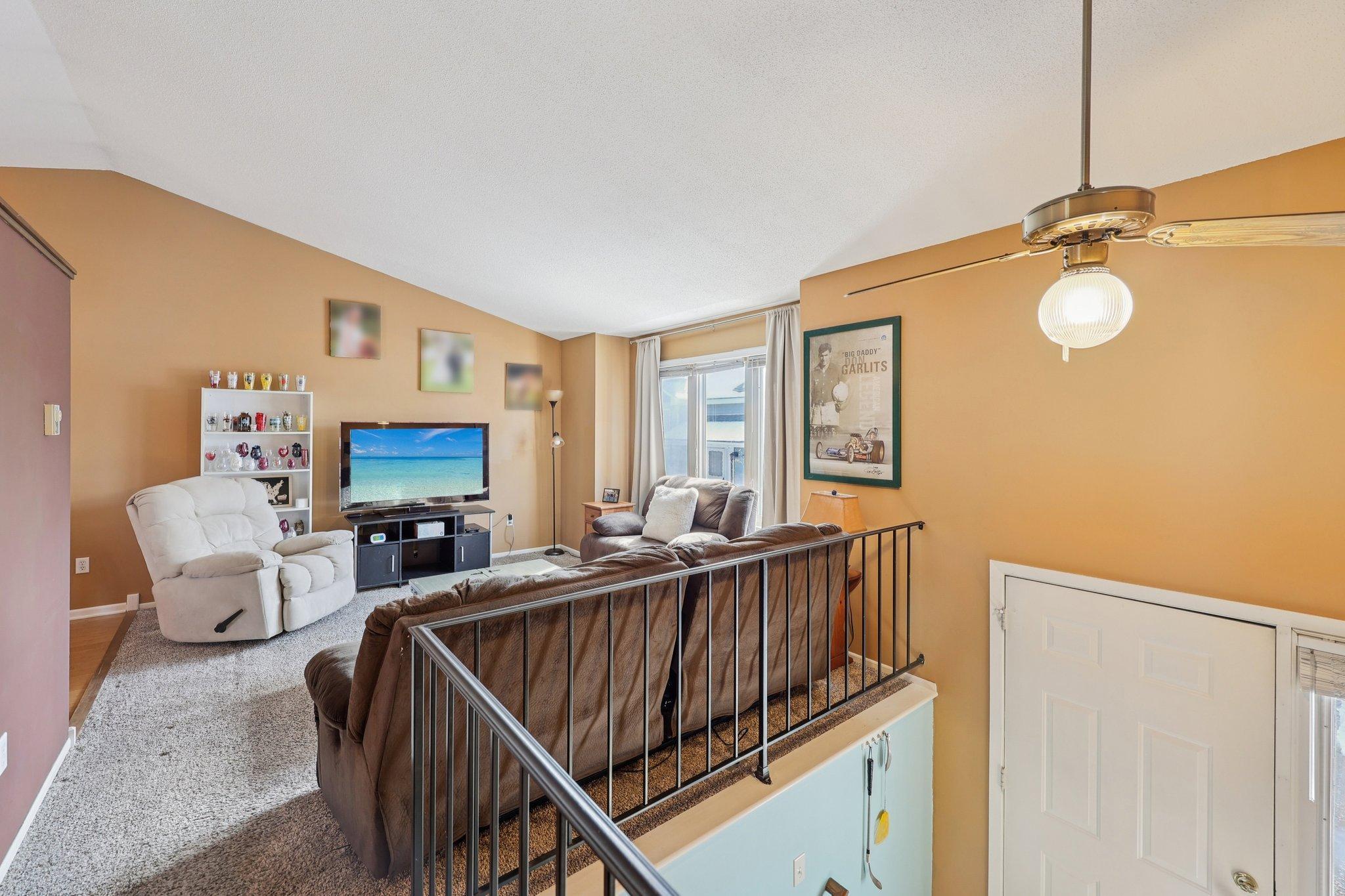 Upstairs you have a bright and sunny livingroom