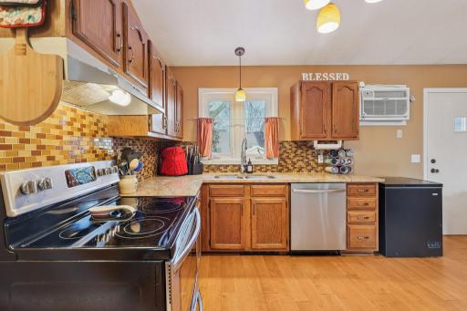 Neat and tidy eat-in kitchen with room for a small mobile island