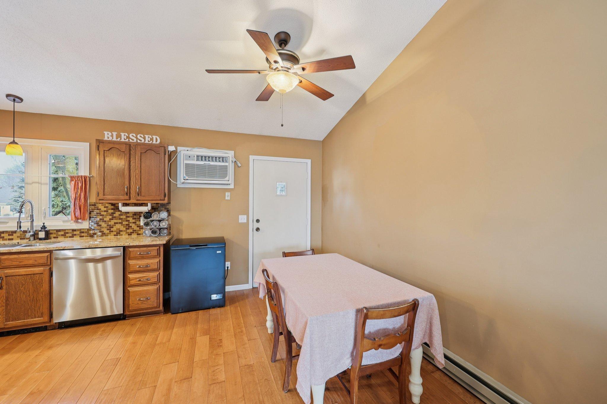 Plenty of room for a good-sized table