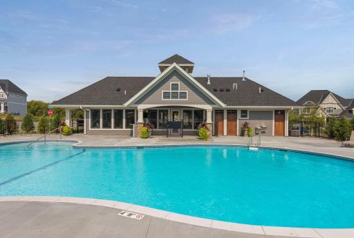 Serenity on the Green - pool and clubhouse