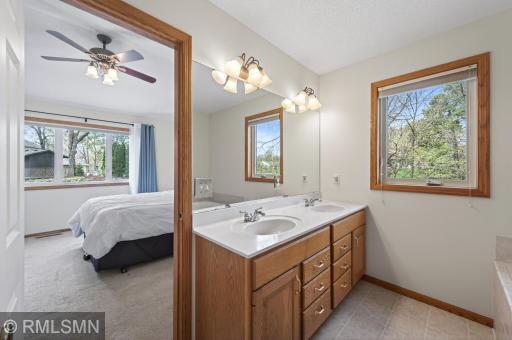 8549 Woodland Curve, Saint Bonifacius, MN 55375