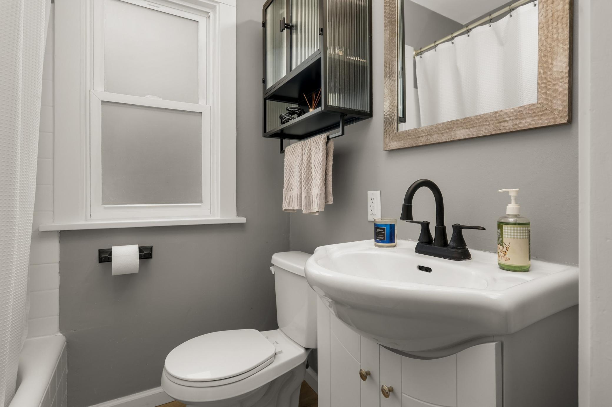 Main floor full bath.