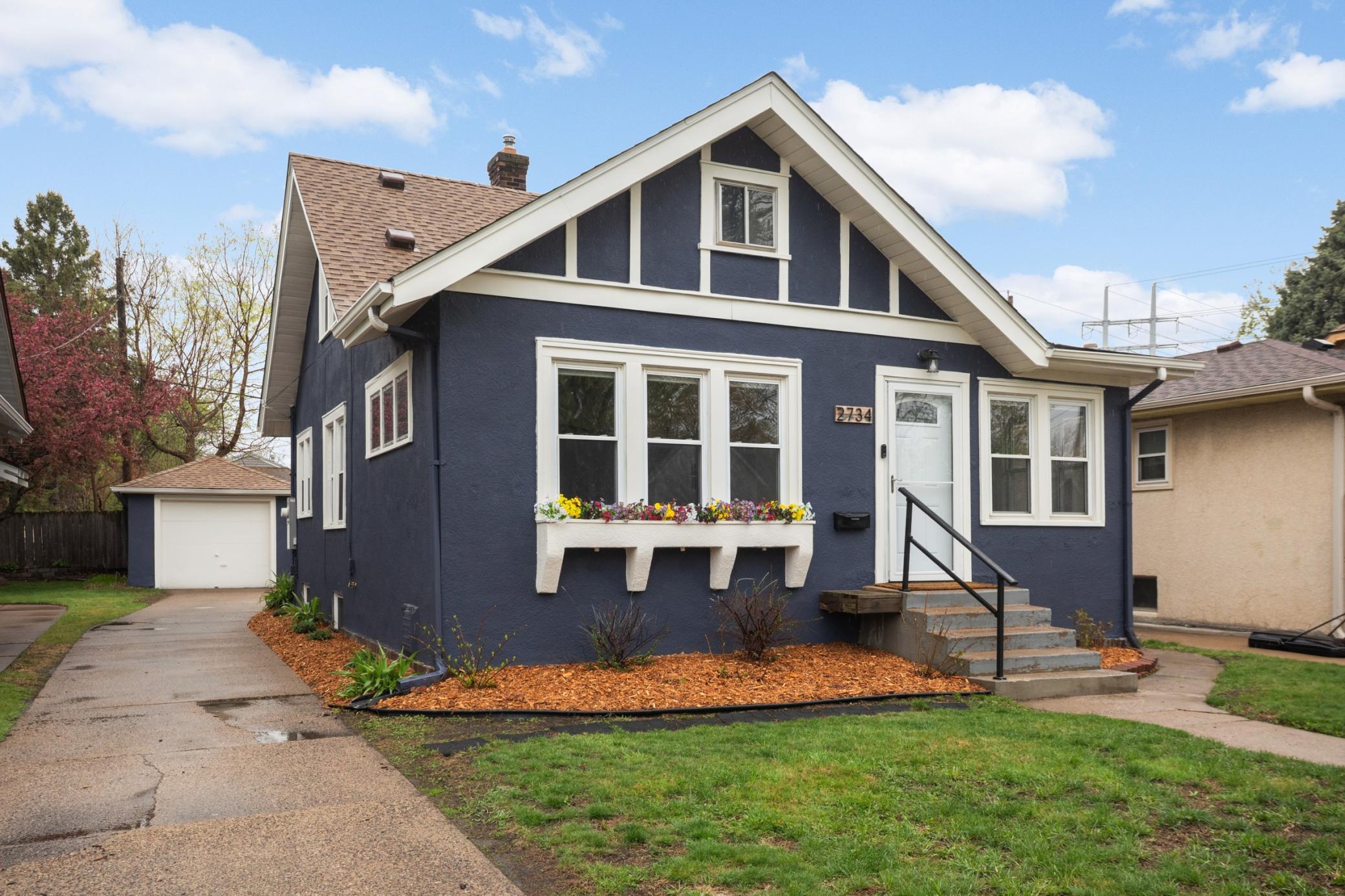 Adorable curb appeal!