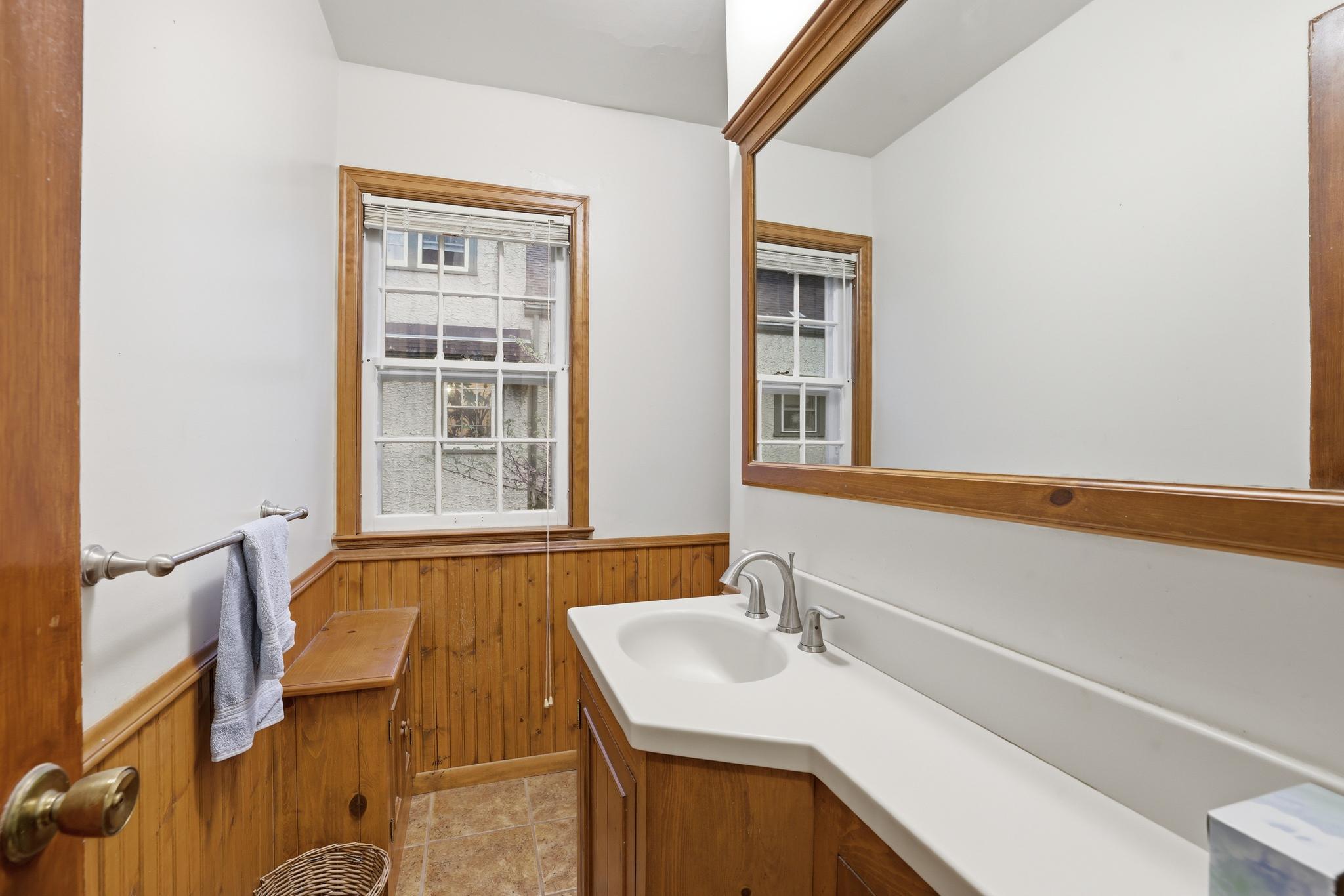 Main level bath