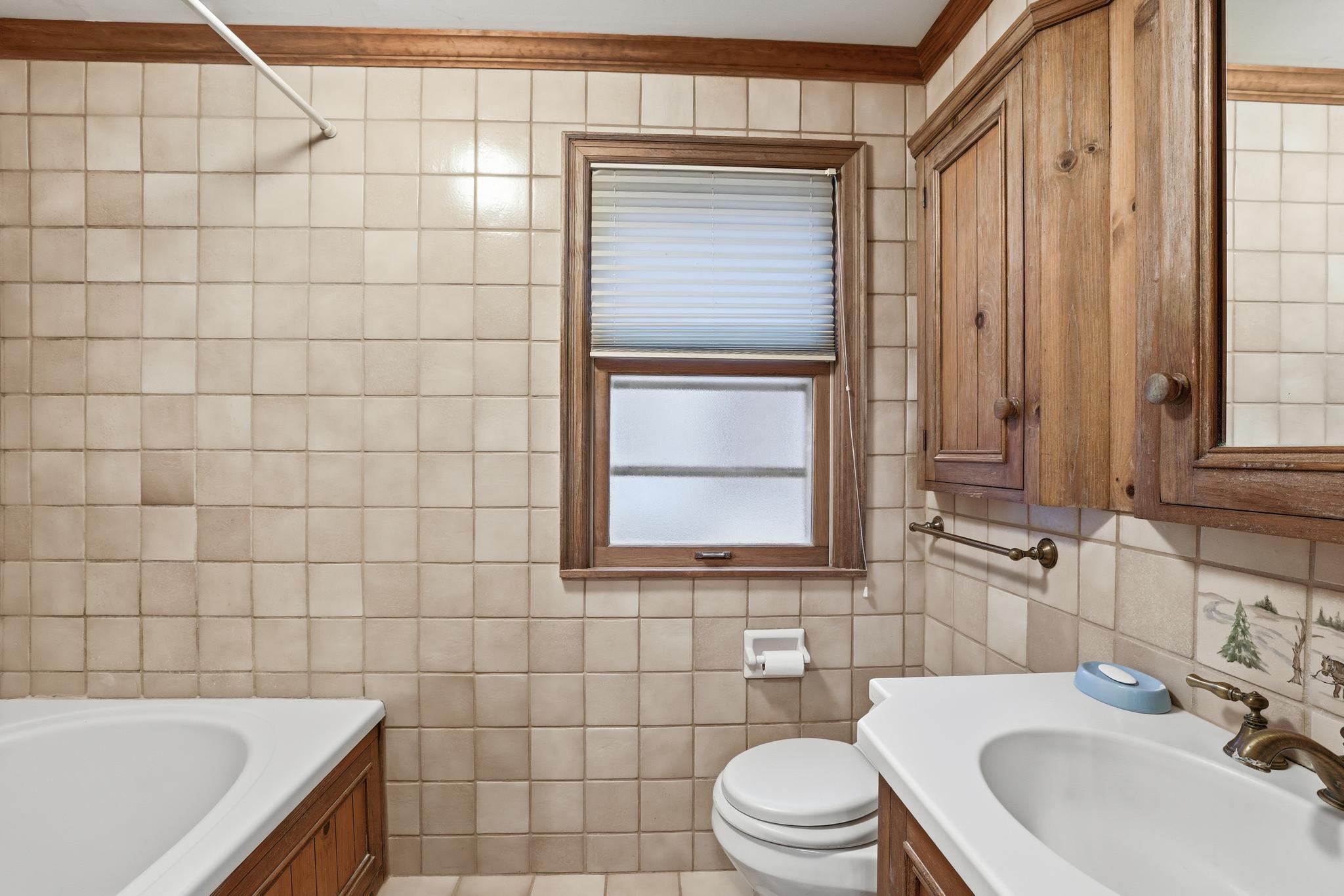 Upper level full bath
