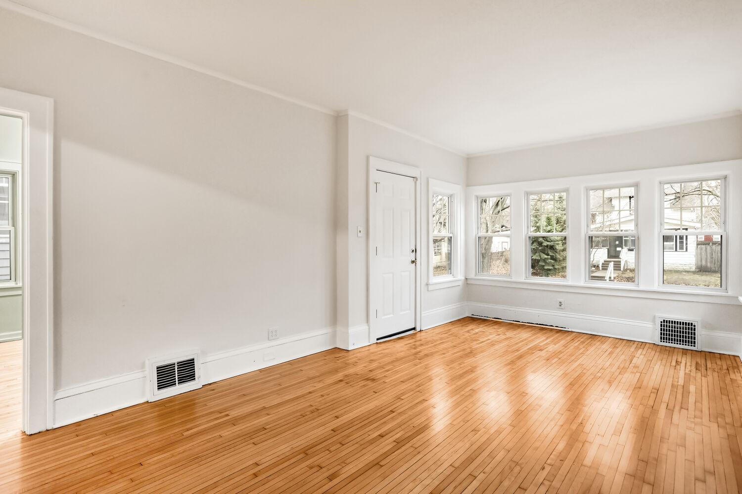 3407 Oliver Avenue N - Web Quality - 008 - 09 Living Room.jpg