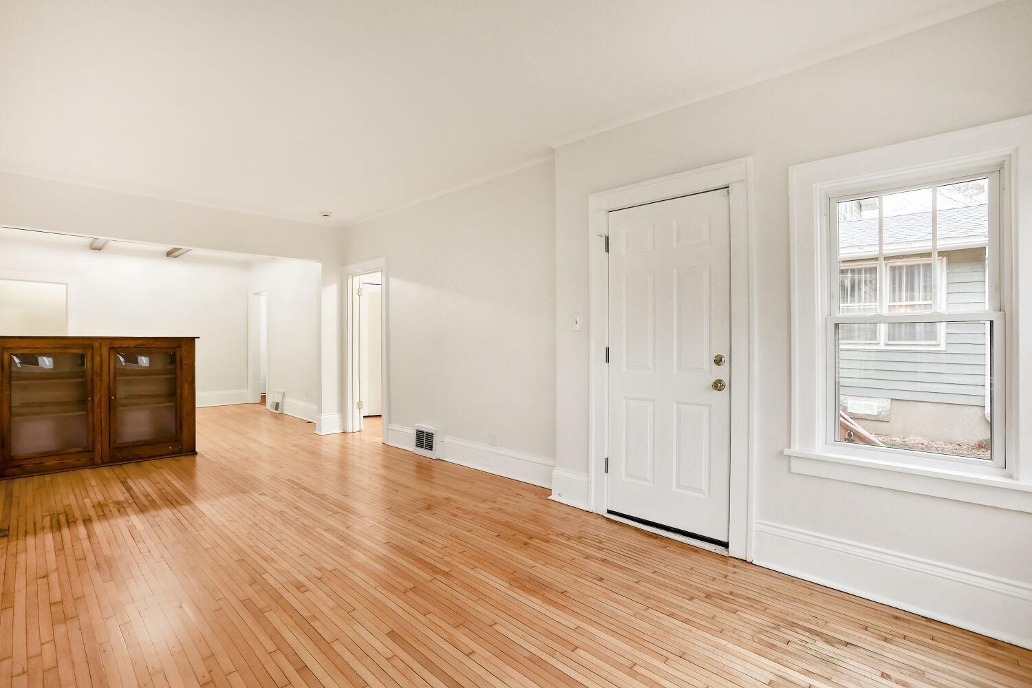 3407 Oliver Avenue N - Web Quality - 009 - 10 Living Room.jpg