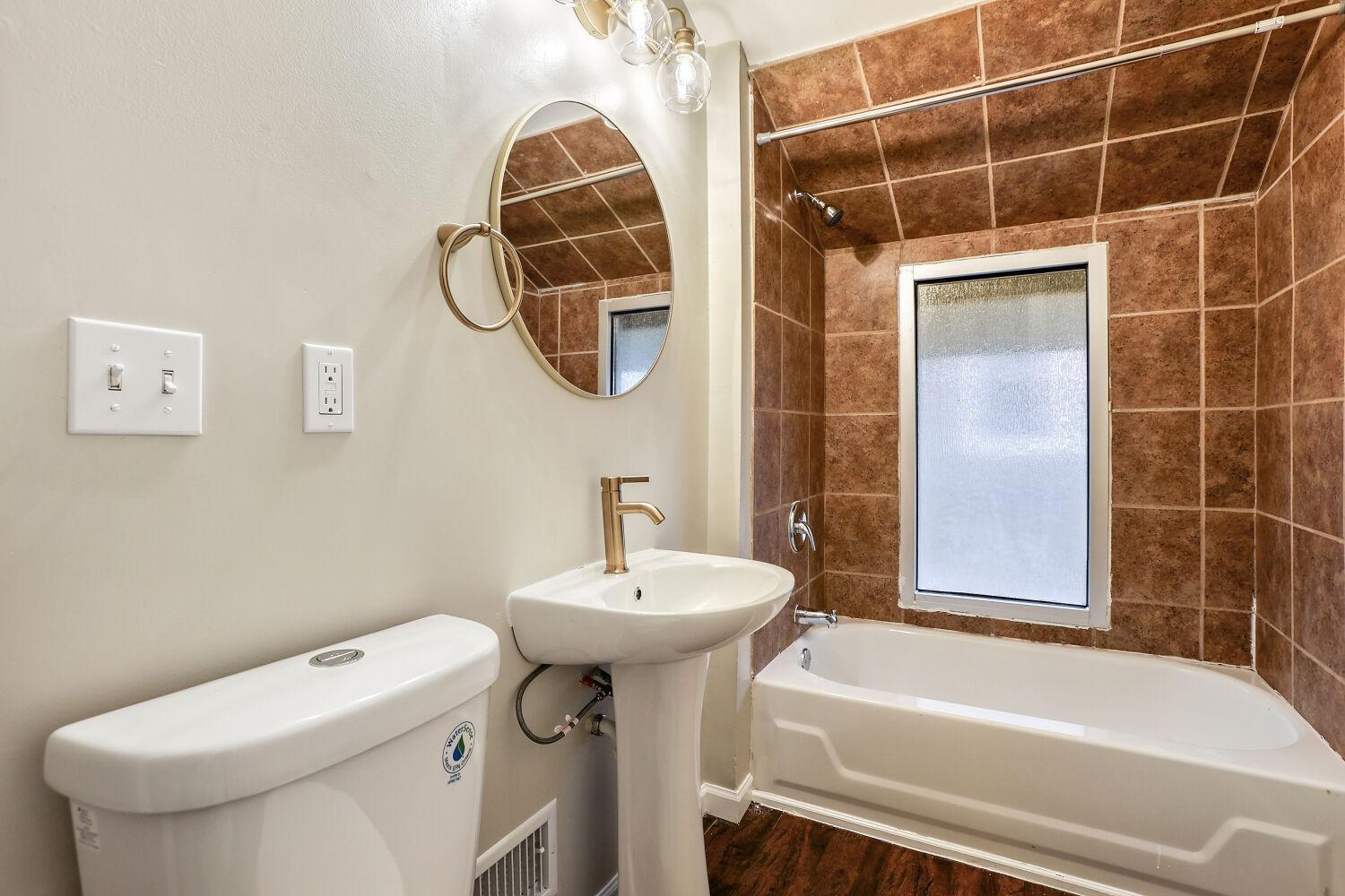 3407 Oliver Avenue N - Web Quality - 015 - 16 Bathroom.jpg